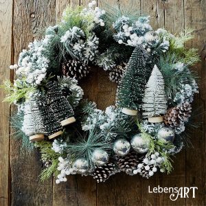 RM Pretty Pinetree Wreath