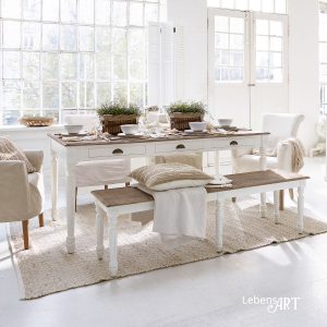 Der Tisch HELSINQUIA ist zweifarbig weiß/braun und hat 6 Schubladen