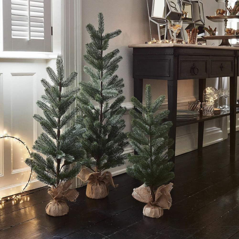 Deko-Baum - Weihnachtsbaum - 3er-Set -MERPINS - #22516 - Natürlich anmutende Kunst-Tannennadeln - In drei unterschiedlichen Größen - Handgefertigt