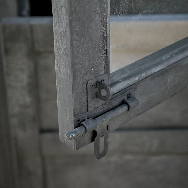 Gartenhaus Auboranges Überdachte Veranda. Kiefernholz mit Antik-Finish. Stabiles Metalldach. Viele charmante Details.