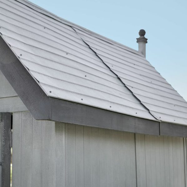 Gartenhaus Auboranges Überdachte Veranda. Kiefernholz mit Antik-Finish. Stabiles Metalldach. Viele charmante Details.