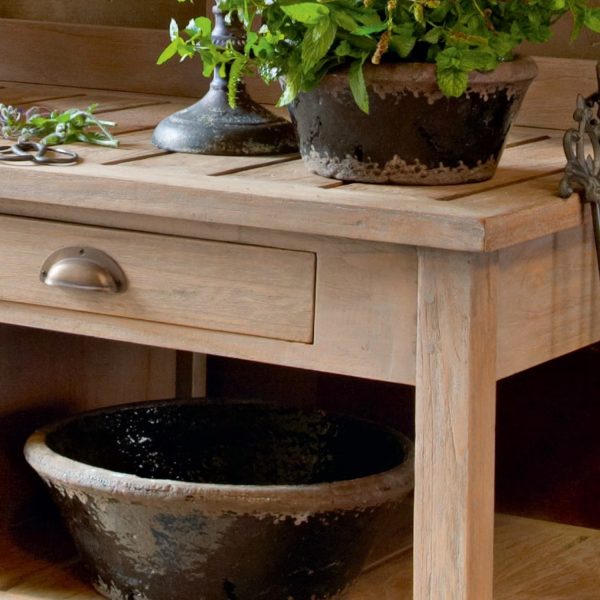 Gartenschrank Fallon - aus massivem Teakholz - perfekt auch als Outdoor-Küche - in Vintage-Optik - mit zwei Schubladen und großem Kippfach