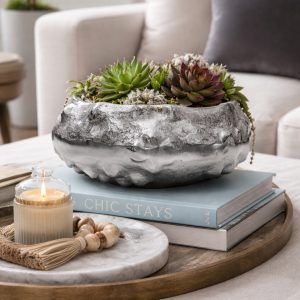 • Moderne Vase aus Aluminium • Edle strukturierte Oberfläche • Perfekt für Tisch- und Wohnraumdekoration • Zeitloses und elegantes Design • Vielseitig dekorierbar