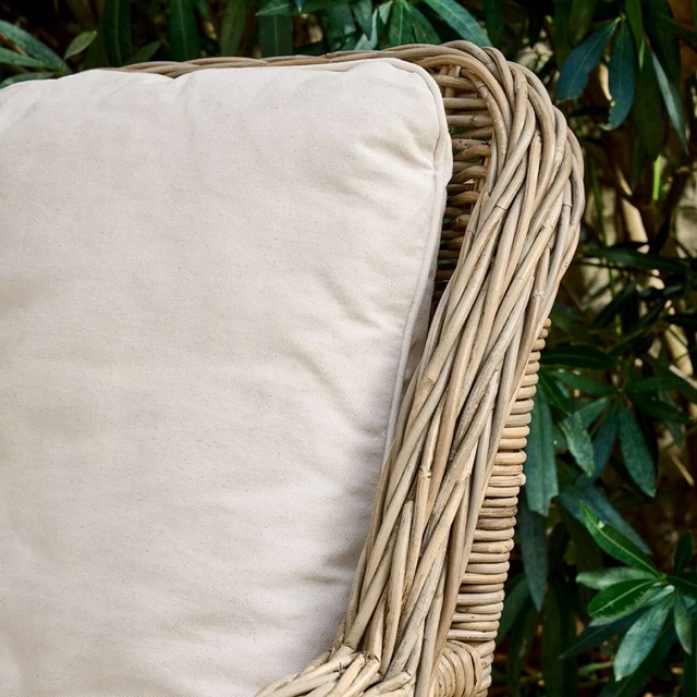 Sessel Travenne - echtes Rattan - waschbarer Baumwollbezug - inklusive Rücken- und Sitzkissen - braun/creme